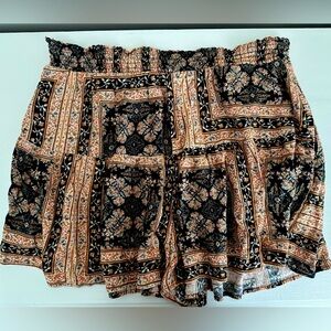 american eagle patterned lightweight shorts, size large